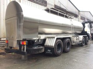 xe bồn chở sữa tươi